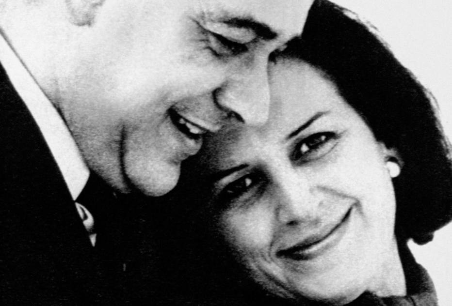 Lygia Fagundes Telles ao lado do marido, Paulo Emilio Salles Gomes, em foto de 1973.