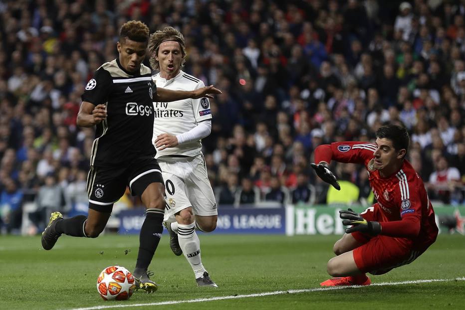 David Neres marcou um dos gols da vitória do Ajax
