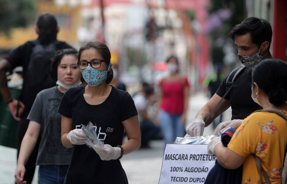 Quando medida usando o teste rápido da Wondfo, a porcentagem de pessoas no Brasil que possui anticorpos contra o SARS-CoV-2 caiu