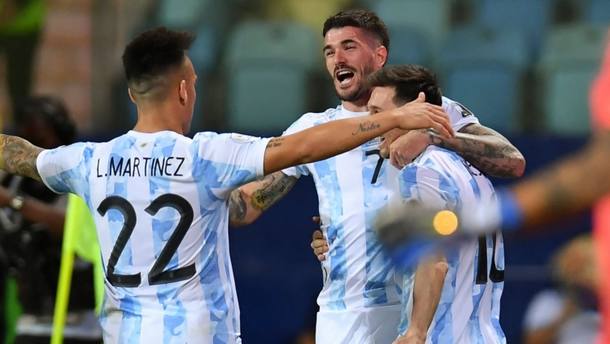 Messi deu assistências para De Paul e Lautaro Martínez antes de marcar o próprio gol contra o Equador