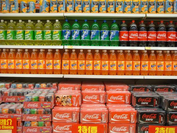  Projeto aumenta impostos de sucos e refrigerantes adoçados com açúcar 