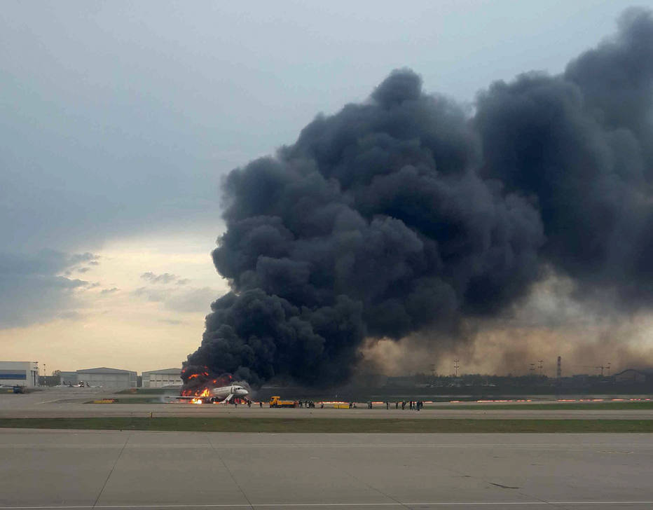 Incêndio em aeronave Sukhoi Superjet 100 da estatal russa Aeroflot deixou ao menos 13 mortos, incluindo duas crianças