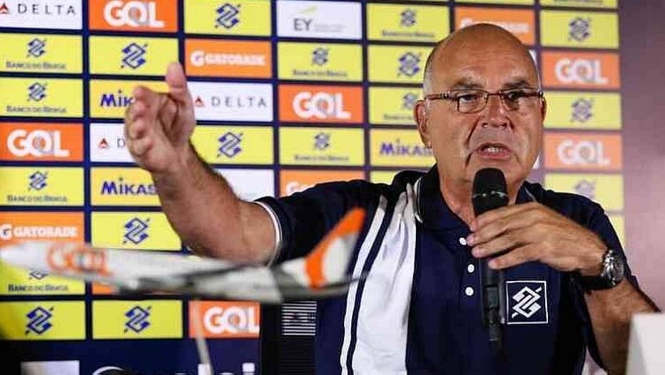 Radamés Lattari está intubado com covid-19