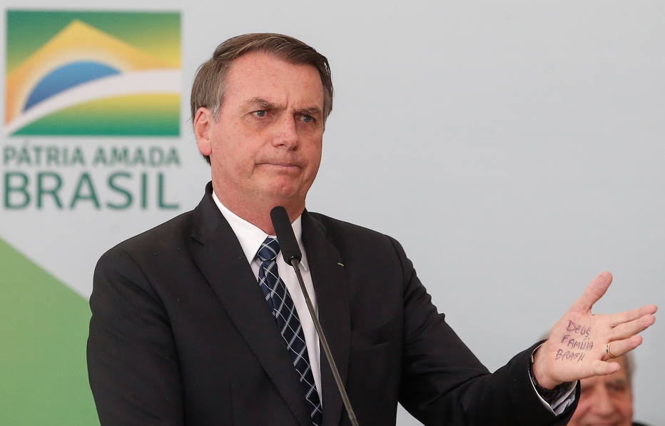 Bolsonaro diz que Mais Médicos tinha objetivo de formar 'núcleos de guerrilha'