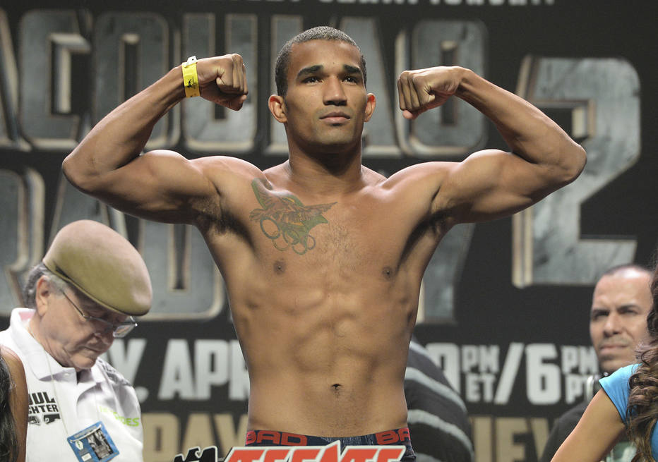 Esquiva Falc&atilde;o