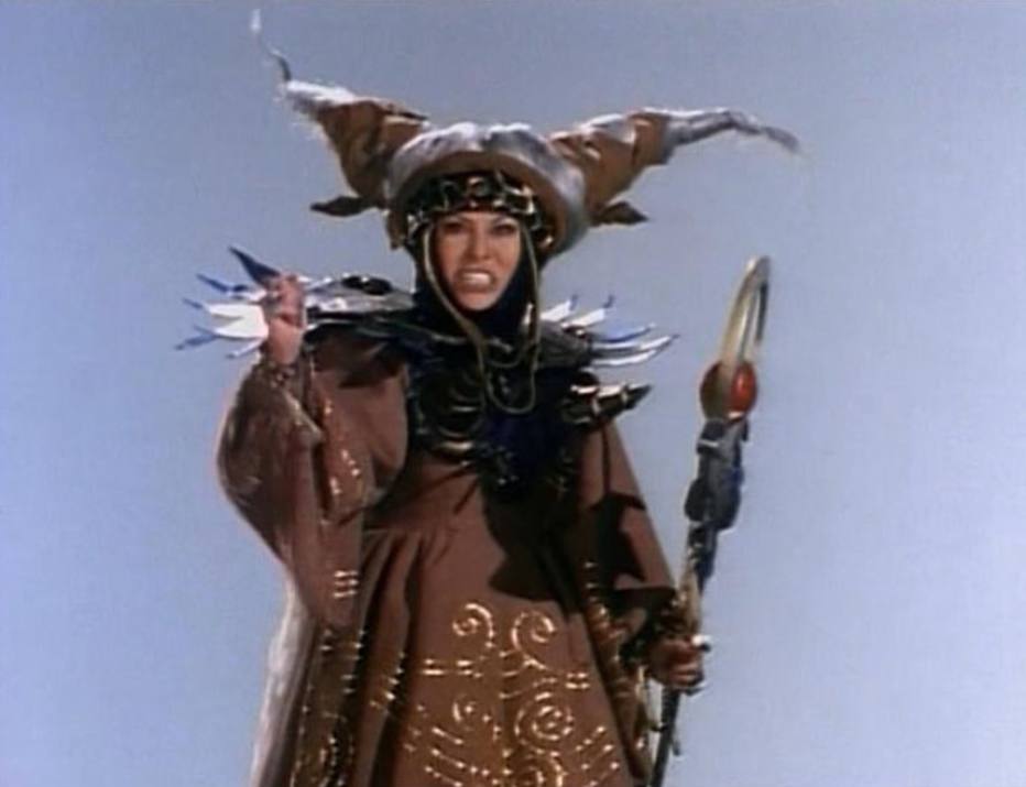 Elizabeth Banks mostra o novo visual da vilã Rita Repulsa para o filme