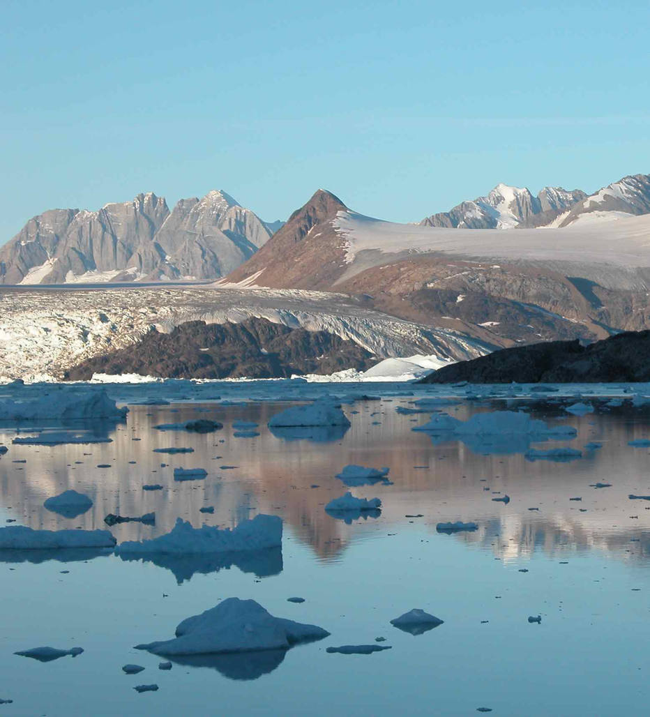 Icebergs produzidos pela Geleira Kangerdlussuaq, no leste da Groenlândia