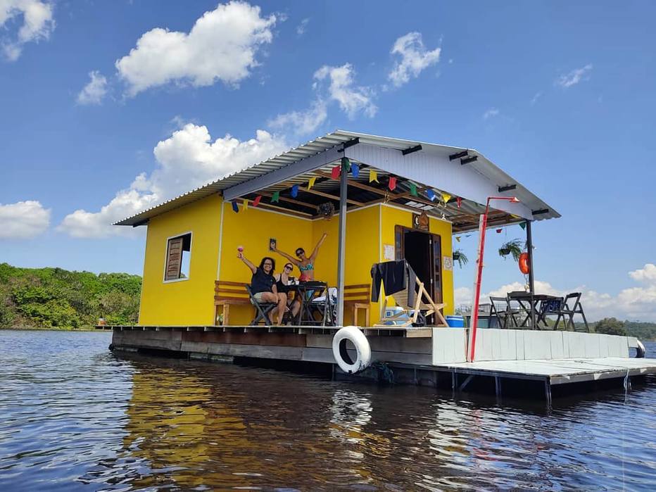 Casa flutuante em Manaus
