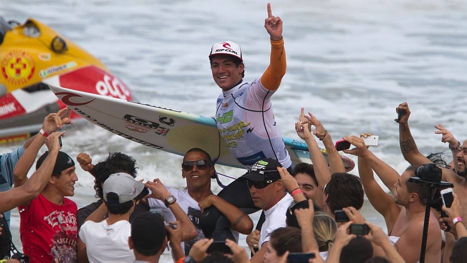 Brasileiro vem fazendo uma Ã³tima temporada no Circuito Mundial de Surfe