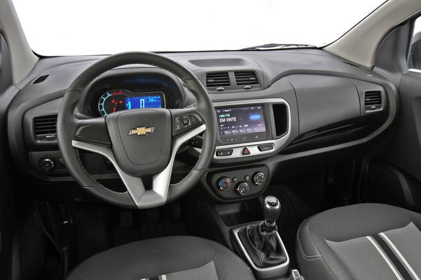 Chevrolet Spin Activ x Fiat Idea Adventure