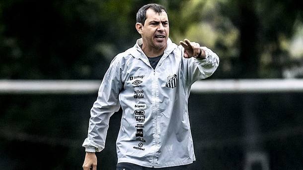 Hoje no Santos, Carille reencontra o Corinthians no clássico 