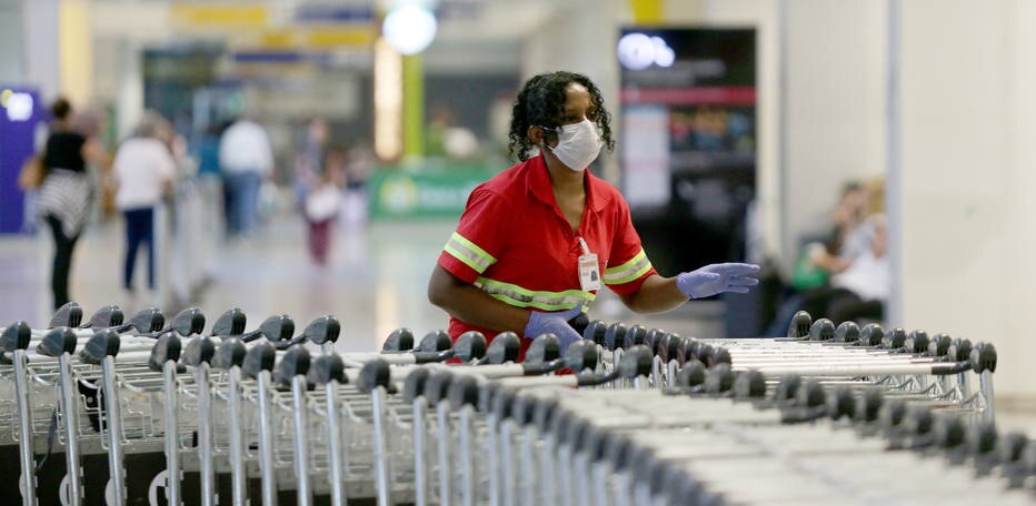 Novos hábitos são adotados pelos funcionários do Aeroporto de Guarulhos