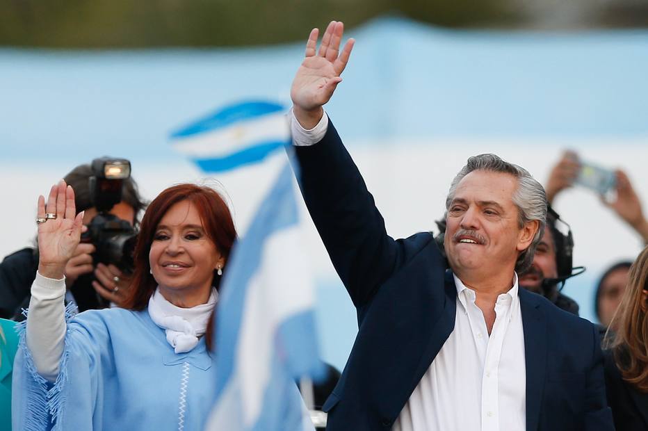 Alberto Fernández (D) e Cristina Kirchner fazem campanha em Mar del Plata