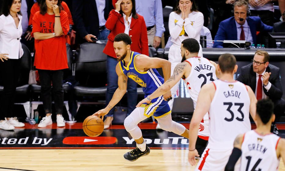 Stephen Curry, do arriors, durante ataque