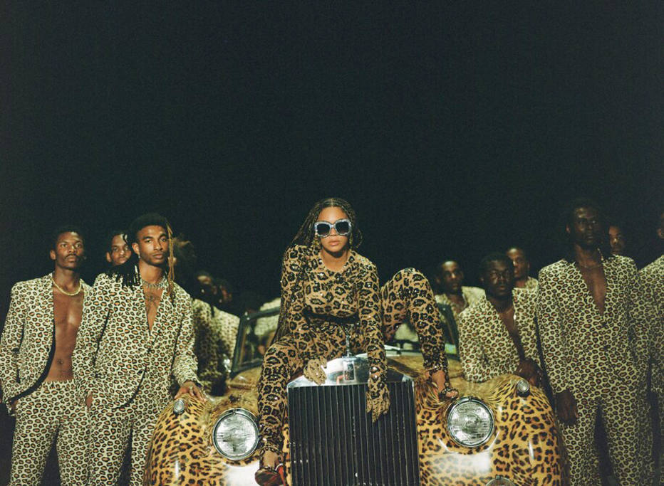 Beyoncé encanta fãs com álbum visual 