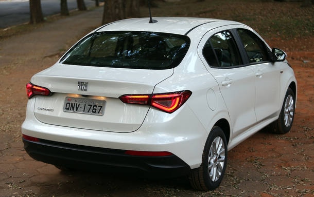 Fiat Cronos 1.3 Drive x Volkswagen Virtus 1.6 MSI