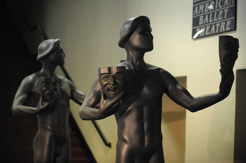 Estátua símbolo do SAG Awards durante as preparações para a cerimônia da premiação em 2009