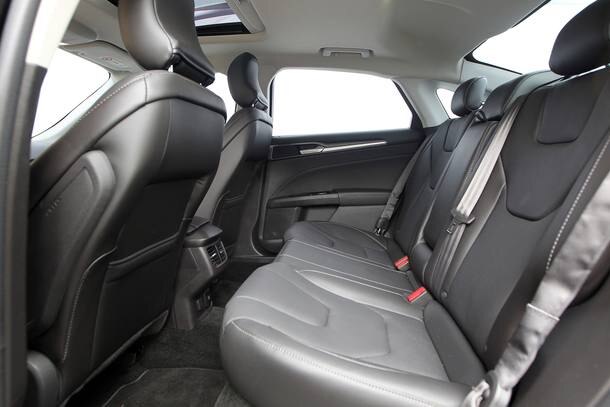 Volkswagen Passat X Ford Fusion