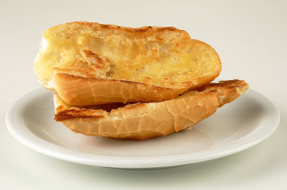 Pão com manteiga na chapa Cultura
