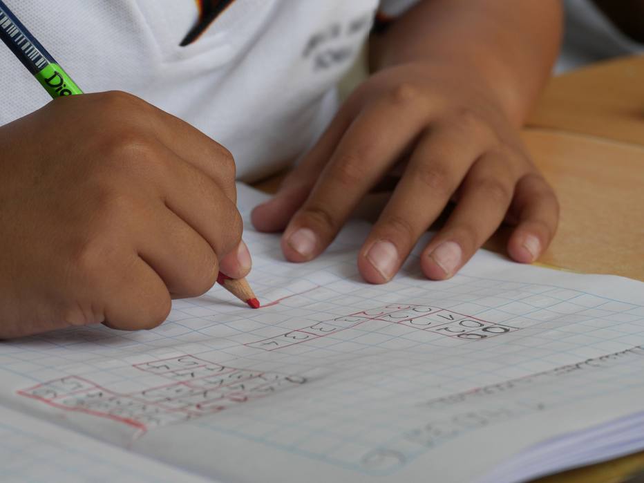 Escola responde crítica sobre professor trans em escola da Bahia