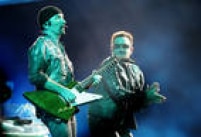 Show da banda irlandesa U2, formada por Bono Vox (vocalista e guitarrista), The Edge (guitarrista, pianista e backing vocal); Adam Clayton (baixista); Larry Mullen Jr. (baterista e percussionista) na turne 360 Graus Tour no estádio do Morumbi, zona sul de São Paulo, SP, 09/4/2011. 