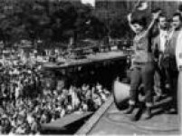 Torcedores comemoram pelas ruas do Rio de Janeiro aconquiasta da Copa do Mundo, 29/6/1958.