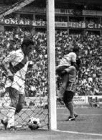 Jogadores da Seleção comemoram gol do Brasil, 17/6/1970. Brasil venceu o jogo contra o Peru por 4 a 2.  