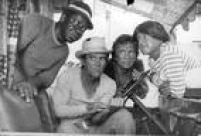 Mussum, Didi, Dedé e Zacarias em cena do filme<a href='http://acervo.estadao.com.br/pagina/#!/19820131-32789-nac-0035-999-35-not/busca/Saltimbancos' target='_blank'> Os Saltimbancos Trapalhões</a>  de 1981 