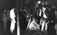 Estudantes de Direito da USP retiram a peça "Beijo Eterno" da Avenida 9 de Julho em<a href='http://acervo.estadao.com.br/pagina/#!/19661019-28070-nac-0028-999-28-not/busca/Col%C3%A9gio+Fern%C3%A3o' target='_blank'> 18/10/1966</a> e a levam para o Largo São Francisco, o "Território Livre"