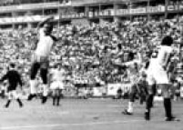 Pelé comemora gol marcado contra a Checoslováquia, 03/6/1970. 