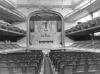 Imagem do palco do Teatro Boa Vista, em 1947. O local, inaugurado em 1917,  tinha lotação para 982 pessoas