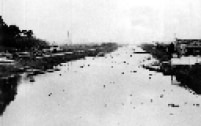 Rio Tietê na década de 1950. Foi na época que a poluição tornou insustentável qualquer prática aquática no local.