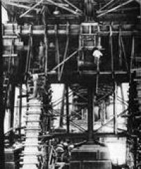 Operários trabalham na construção do novo Viaduto do Chá, 1937. 