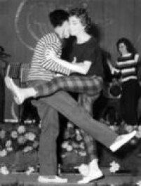 Jovens dançam no primeiro show de Bill Haley em São Paulo no dia 4 de abril de 1958