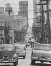 Vista parcial da Rua Augusta, na região central de São Paulo, 17/2/1967. A <a href='http://acervo.estadao.com.br/noticias/acervo,rua-augusta-por-onde-tudo-passa,9839,0.htm' target='_blank'>Rua Augusta</a> é ponte de referêrncia da noite paulistana, tem vocação para receber todas as tribos