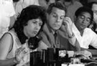 A ministra da Indústria e Comércio, Dorothea Werneck, ao lado de Alencar Burti, da Fenabrave e de Vicentinho, durante reunião com empresários do setor automotivo e sindicalistas, em São Paulo, 15/04/1992. Foi também ministra do Trabalho entre 1989 e 1990. 