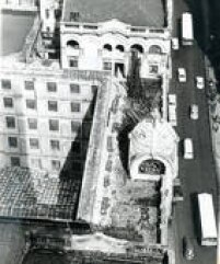 Imagem aérea mostra a deterioração do prédio em 25/6/1971