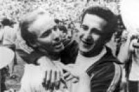 O técnico da Seleção Brasileira Mário Jorge Lobo Zagallo e o preparador físico Carlos Alberto Parreira comemoram a conquista do tricampeonato no Estádio Azteca, Cidade do México, em 21/6/1970