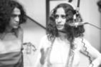  Retrato de Maria Bethânia e Caetano Veloso durante gravação no estúdio da Rádio Eldorado, em São Paulo, SP, 04/9/1972.