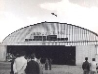 Avião realizando looping no campo de marte, em 1958