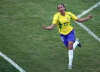 Em 2007, Marta comemora seu gol na partida contra o Canadá, no Maracanã