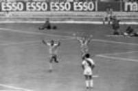 Jairzinho e Tostão comemoram gol do Brasil no jogo contra o Peru, 14/6/1970.