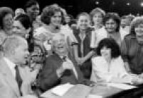 Mulheres participando da sessão da Constituinte, ao lado de Ulysses Guimarães e Nelson Carneiro , 21/3/1988