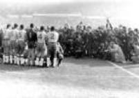 O time brasileiro posa antes da partida contra o Chile, no estádio nacional, em Santiago, valendo um lugar na final da Copa, 13/6/1962. Djalma Santos (2), Zito (4), Gilmar (1), Zózimo (5), Nilton Santos (6) e Mauro (3),  A partida terminou em 4 a 2 para o Brasil.