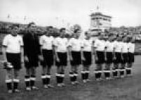 Jogadores da Alemanha posados antes da partida com a Hungria, pela final da Copa do Mundo de Futebol de 1954, disputada em Berne, na Suíça, 04/7/1954. A Alemanha conquistou o título após vencer a partida por 3 a 2. 