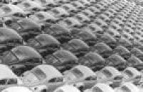 Vista do pátio da Volkswagen em São Bernardo do Campo repleto de Fuscas. Foto de 10/12/1969. <a href='http://acervo.estadao.com.br/procura/#!/fusca%20/Acervo///1/1970/1970//' target='_blank'>Clique aqui</a> e veja alguns anúncios do carro em 1970
