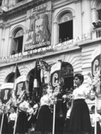 Alunas da antiga Escola Normal participam das comemoração de Tiradentes em 1961