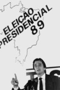O candidato à Presidência pelo PRN, <a href='http://https://acervo.estadao.com.br/noticias/personalidades,fernando-collor,535,0.htm' target='_blank'>Fernando Collor de Mello</a>, concede entrevista coletiva em Brasília, Distrito Federal, 1989. 
