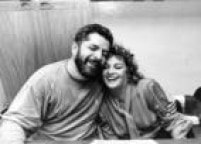 Luiz Inácio Lula da Silva sorri ao lado da esposa, Marisa Letícia Lula da Silva, 15/11/1989