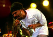 Falcão, vocalista do O Rappa, se apresenta durante 2ª ediçao do evento Coca-Cola Vibezone, realizada na Cidade do Rock, em Jacarepagua, zona oeste do Rio de Janeiro,RJ 14/5/2004.  
